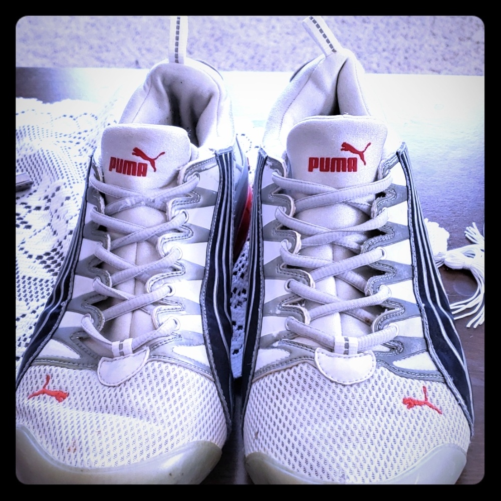 Pumas size 10.5